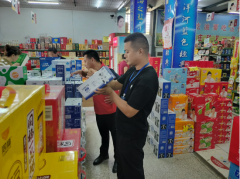 愿者们还设置了“火眼金睛辨”互动区